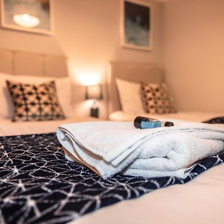 Best Price! Perfect Gunwharf Accommodation - 5 Single Beds Or Kingsize Free Parking พอร์ตสมัธ ภายนอก รูปภาพ