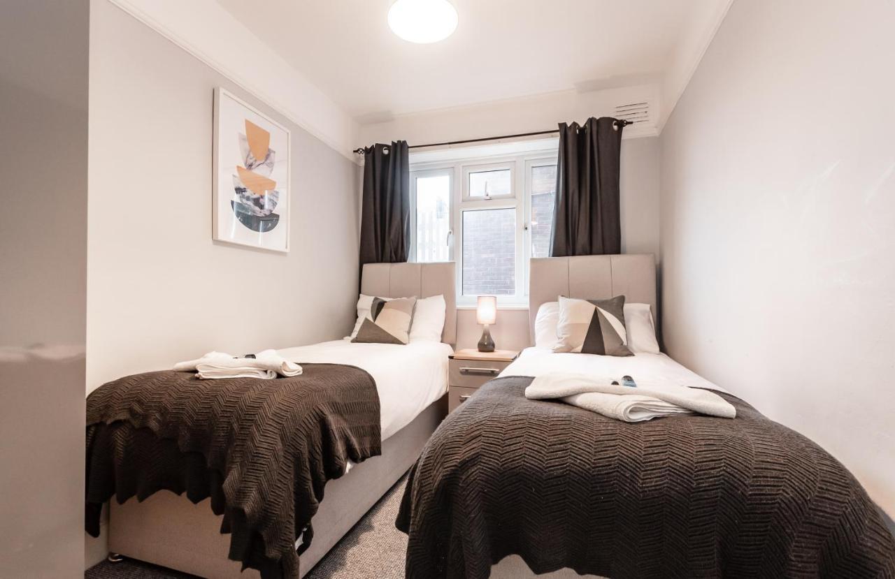 Best Price! Perfect Gunwharf Accommodation - 5 Single Beds Or Kingsize Free Parking พอร์ตสมัธ ภายนอก รูปภาพ
