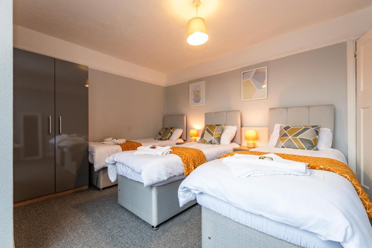 Best Price! Perfect Gunwharf Accommodation - 5 Single Beds Or Kingsize Free Parking พอร์ตสมัธ ภายนอก รูปภาพ
