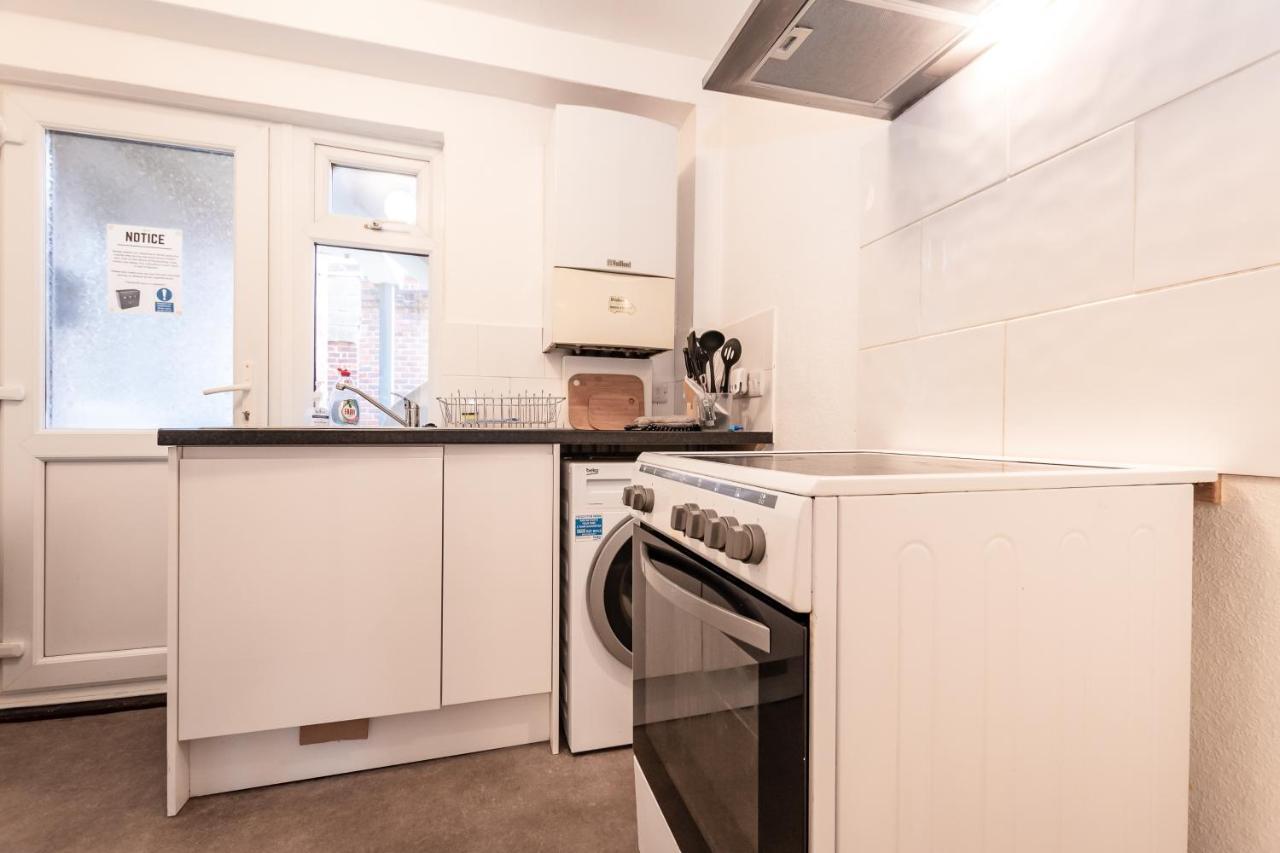 Best Price! Perfect Gunwharf Accommodation - 5 Single Beds Or Kingsize Free Parking พอร์ตสมัธ ภายนอก รูปภาพ