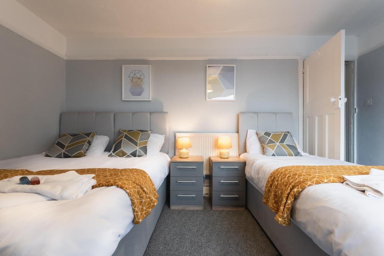 Best Price! Perfect Gunwharf Accommodation - 5 Single Beds Or Kingsize Free Parking พอร์ตสมัธ ภายนอก รูปภาพ