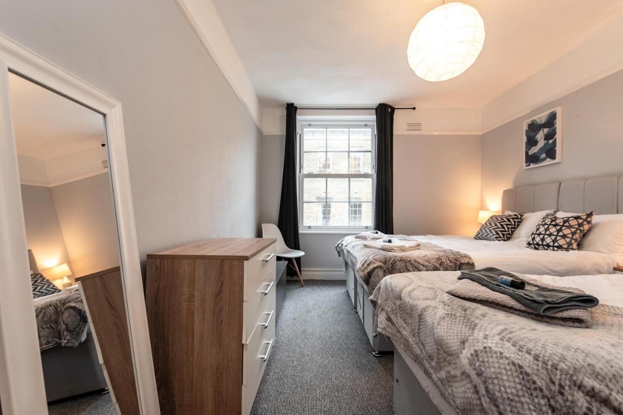 Best Price! Perfect Gunwharf Accommodation - 5 Single Beds Or Kingsize Free Parking พอร์ตสมัธ ภายนอก รูปภาพ