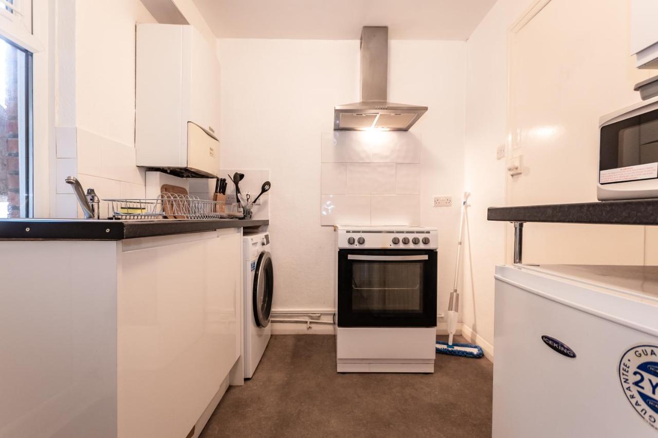 Best Price! Perfect Gunwharf Accommodation - 5 Single Beds Or Kingsize Free Parking พอร์ตสมัธ ภายนอก รูปภาพ