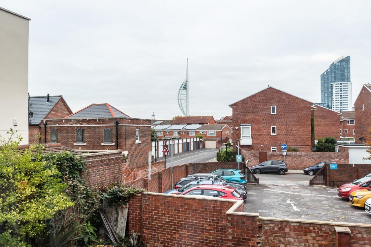 Best Price! Perfect Gunwharf Accommodation - 5 Single Beds Or Kingsize Free Parking พอร์ตสมัธ ภายนอก รูปภาพ