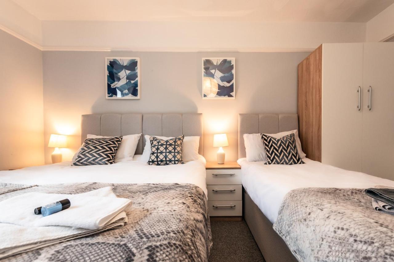 Best Price! Perfect Gunwharf Accommodation - 5 Single Beds Or Kingsize Free Parking พอร์ตสมัธ ภายนอก รูปภาพ