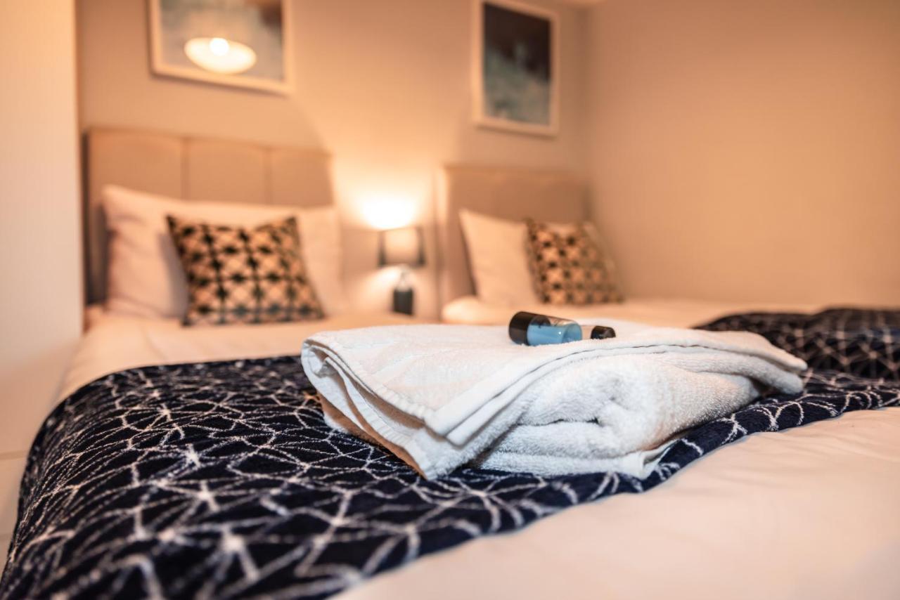 Best Price! Perfect Gunwharf Accommodation - 5 Single Beds Or Kingsize Free Parking พอร์ตสมัธ ภายนอก รูปภาพ