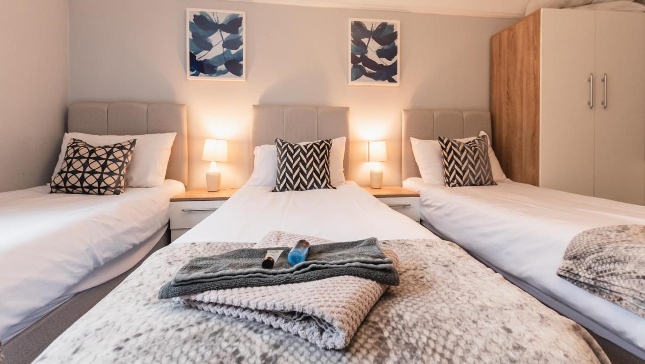 Best Price! Perfect Gunwharf Accommodation - 5 Single Beds Or Kingsize Free Parking พอร์ตสมัธ ภายนอก รูปภาพ