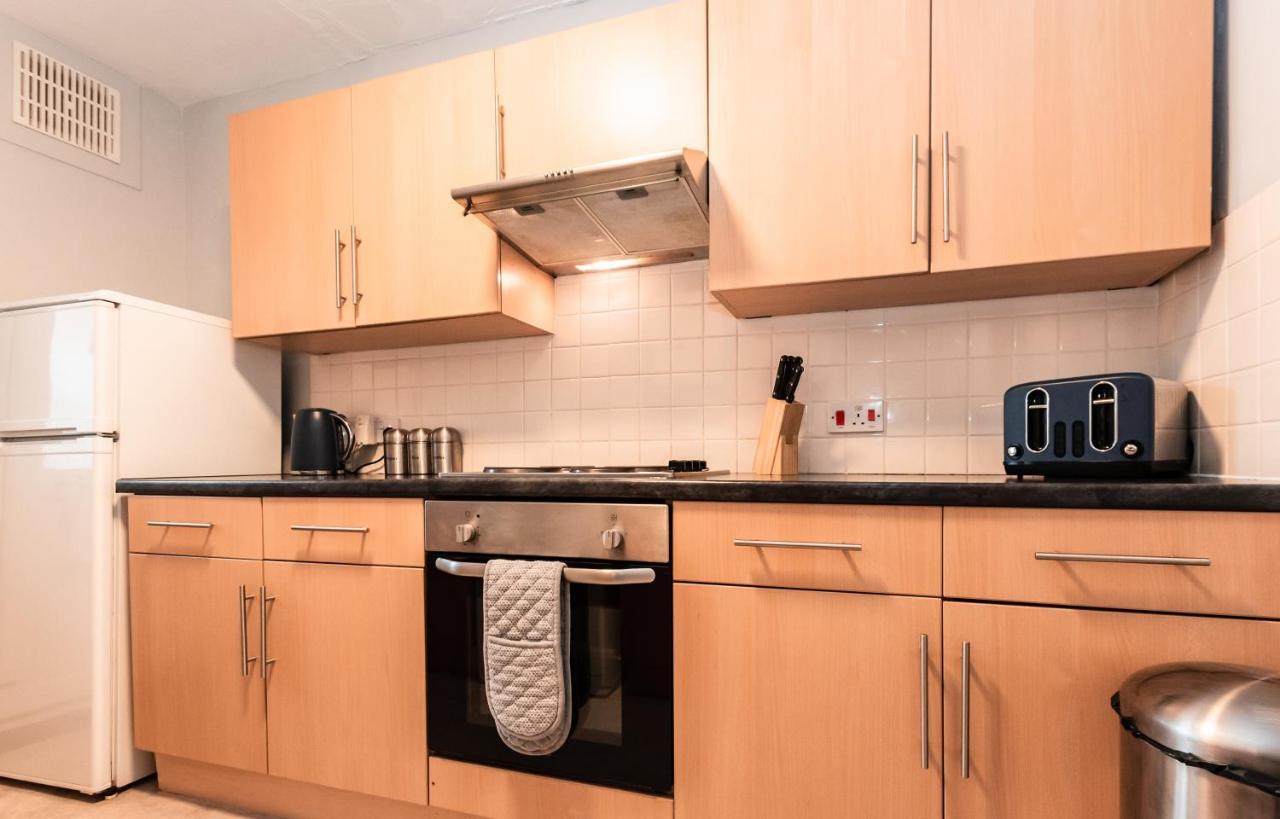Best Price! Perfect Gunwharf Accommodation - 5 Single Beds Or Kingsize Free Parking พอร์ตสมัธ ภายนอก รูปภาพ